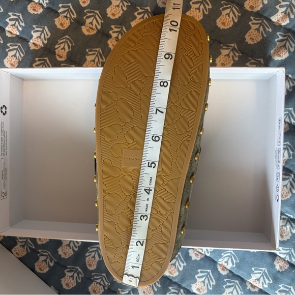 🟩 NIB Veronica Beard Fern Suede Studded Clogs – Sage / Army Green – Size 9 - Picture 14 of 15